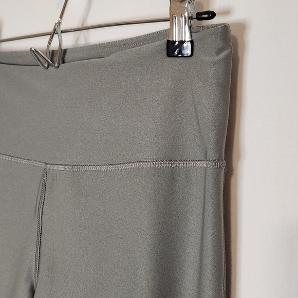 VOGO Athletica cropped leggings green large - Picture 7 of 11